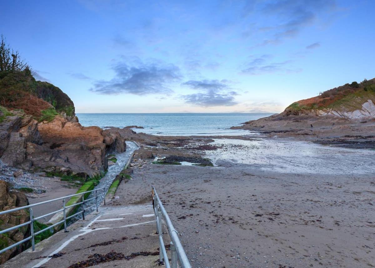 Beach Cove Coastal Retreat 伊尔弗勒科姆 外观 照片