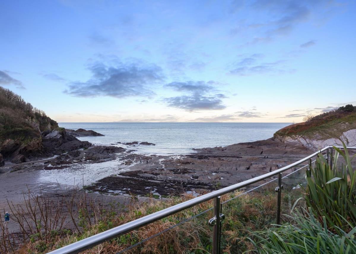 Beach Cove Coastal Retreat 伊尔弗勒科姆 外观 照片