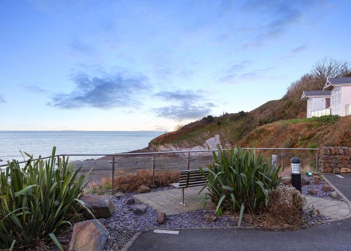 Beach Cove Coastal Retreat 伊尔弗勒科姆 外观 照片