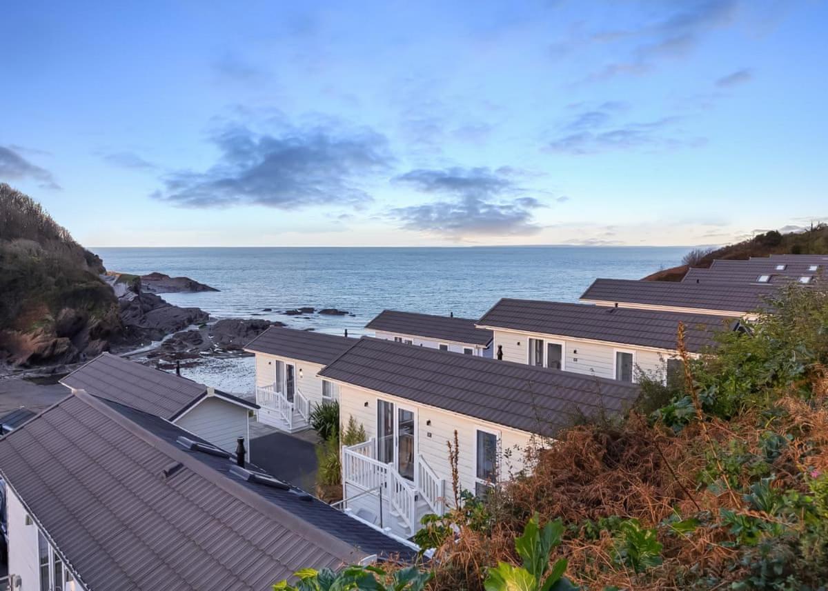 Beach Cove Coastal Retreat 伊尔弗勒科姆 外观 照片