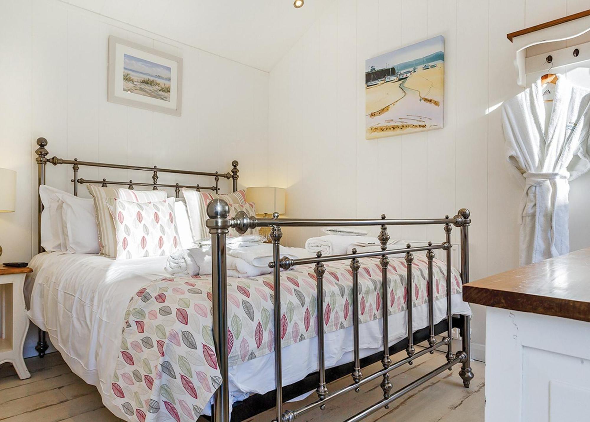 Beach Cove Coastal Retreat 伊尔弗勒科姆 客房 照片