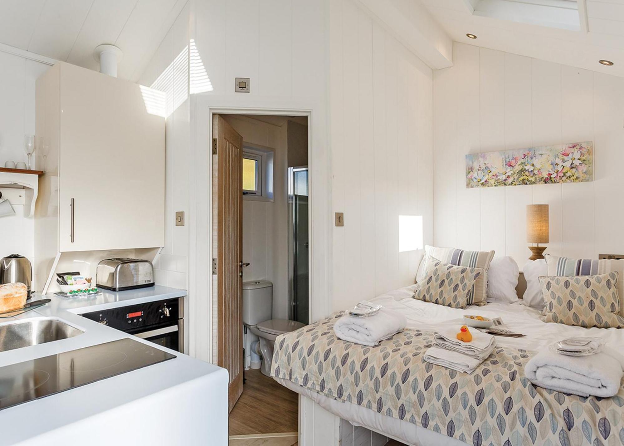 Beach Cove Coastal Retreat 伊尔弗勒科姆 客房 照片