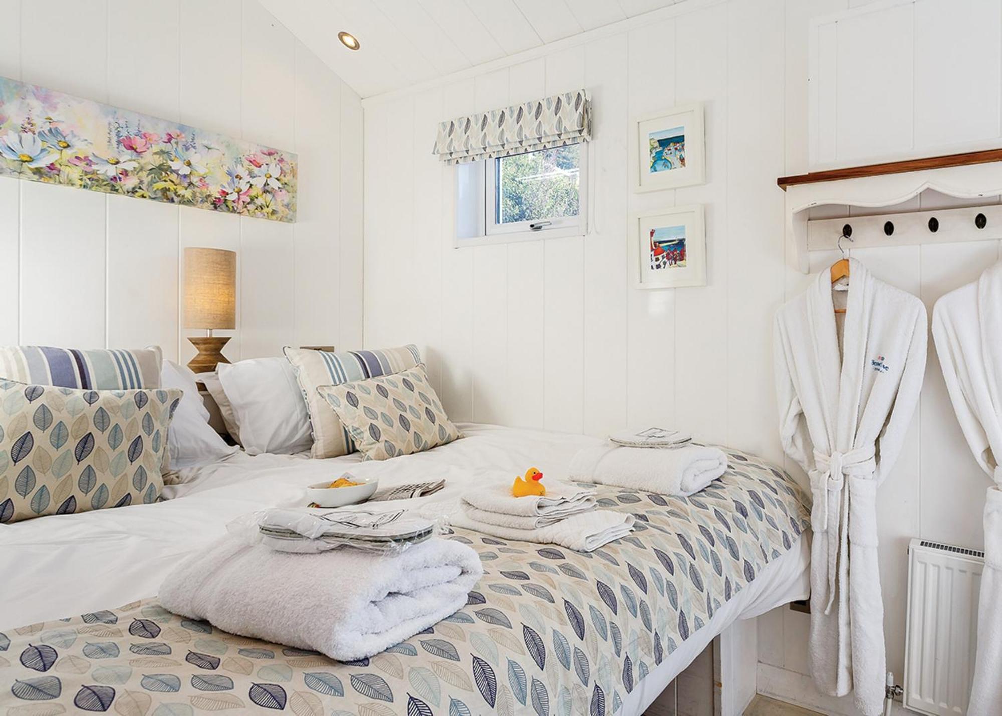Beach Cove Coastal Retreat 伊尔弗勒科姆 客房 照片